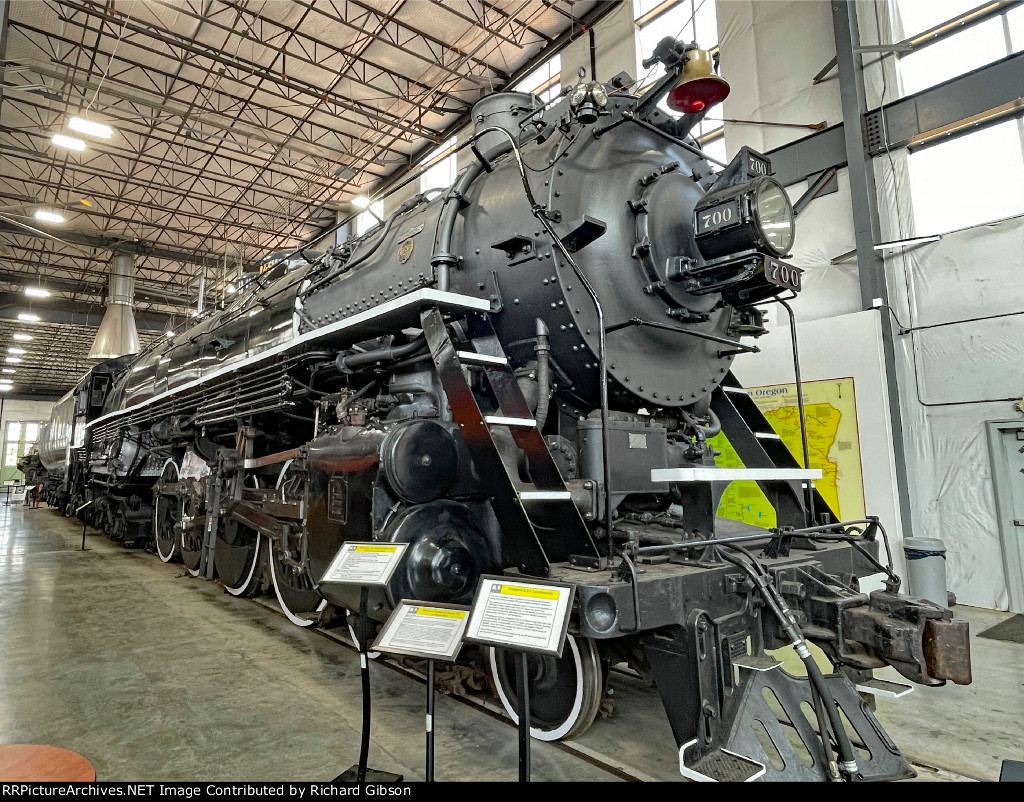 SP&S 700 Steam Locomotive (4-8-4)